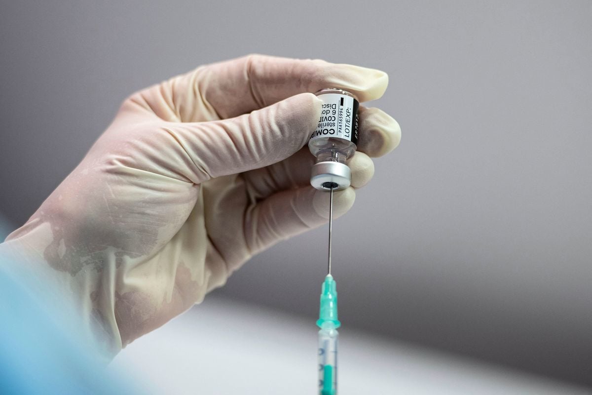 新冠肺炎疫情使疫苗供不應求，台灣也自行研發國產疫苗。（THOMAS LOHNES/Getty Images）