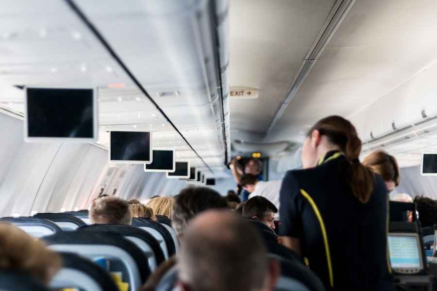 空中達人｜坐長途航班如何減壓和舒適 空中服務員有八建議