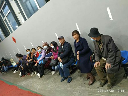 重慶訪民在北京天安門分局治安大隊。（受訪者提供）