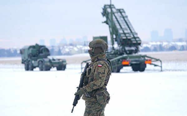 2023年2月7日,波蘭華沙巴比採機場(Warsaw Babice Airport),波蘭軍方舉行演習時,出動了愛國者(Phased Array Tracking Radar to Intercept on Target,簡稱PATRIOT)地對空導彈系統。(Janek Skarzynski/AFP)