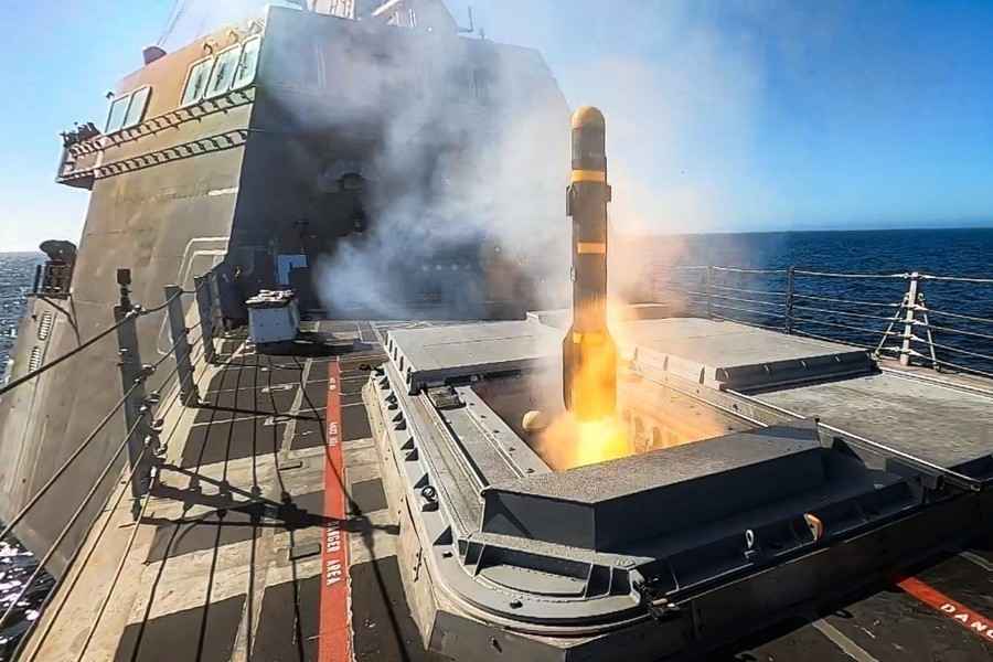 美瀕海戰鬥艦首射地獄火導彈 擊中陸地目標