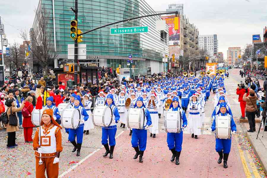 觀看紐約新年大遊行 華人盛讚法輪功