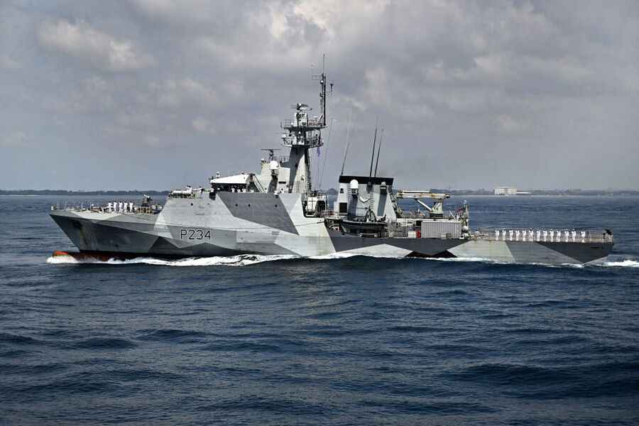 英國海軍艦艇穿越台灣海峽