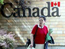 加拿大朝野促終止北京簽證中心合同