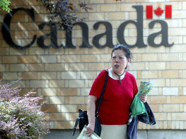 加拿大朝野促終止北京簽證中心合同