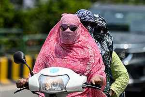 印度太熱 女主播報新聞不支昏倒