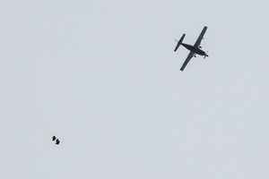 機翼斬首跳傘者 法國飛行員被判過失殺人罪
