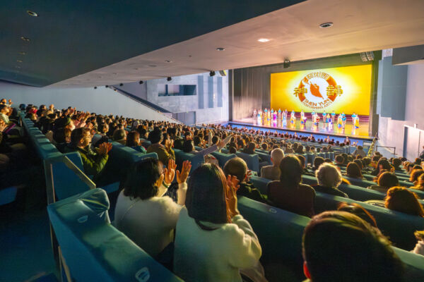 台北連六場爆滿 行政院長卓榮泰觀神韻讚震撼