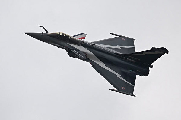 2023年6月19日，法國勒布爾熱（Le Bourget），在巴黎國際航空展期間，現場展出一架陣風戰鬥機（Dassault Rafale）。（Emmanuel Dunand/AFP via Getty Images）