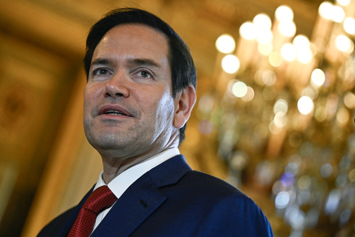2025年4月17日,美國國務卿魯比奧(Marco Rubio)抵達位於巴黎的法國外交部(Quai d'Orsay),準備與法國外交部長舉行雙邊會談。(JULIEN DE ROSA/POOL/AFP)