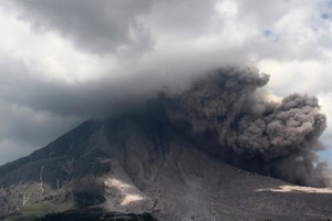 印尼火山噴發已知7人死亡