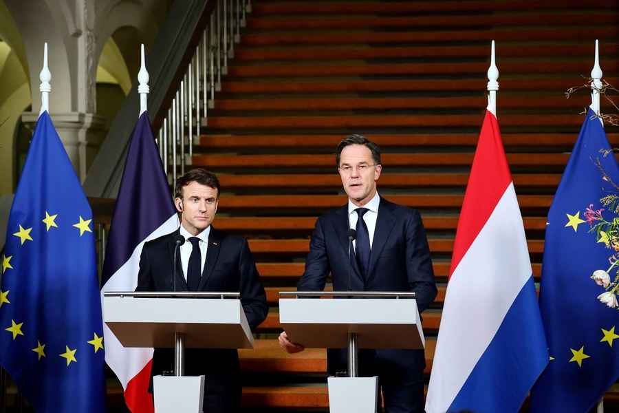 法國總統訪荷 不排除提供烏克蘭戰機