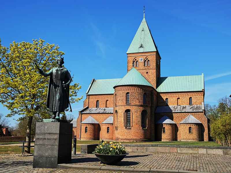 聖本特教堂：丹麥王室的地標