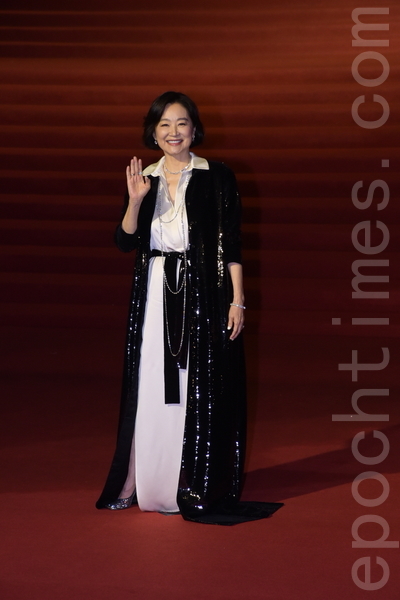 第60屆金馬獎星光大道 2023年11月25日在台北舉行，獲頒本屆終身成就獎的藝人林青霞盛裝出席，壓軸亮相紅毯。（大紀元／黃宗茂）