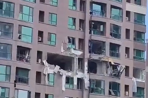 吉林長春住宅樓發生爆炸 部份窗戶牆體被炸毀【有片】