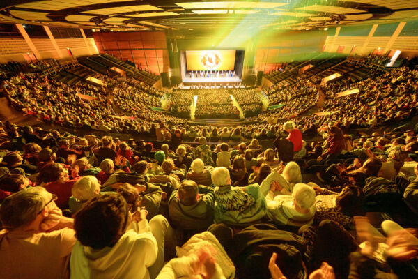 神韻「帶來希望」 法國土倫連四場爆滿