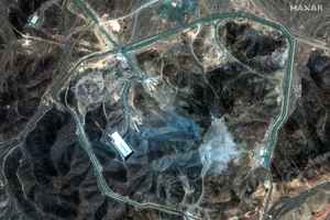 衛星圖像顯示 福爾多核設施基地山坡變灰色