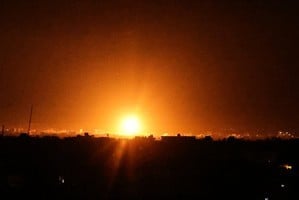 以色列空襲加沙 反擊哈馬斯燃燒氣球襲擊