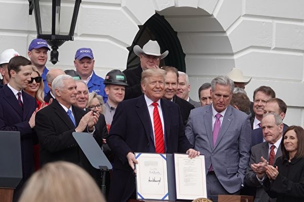 重塑貿易規則 特朗普簽署美加墨協議