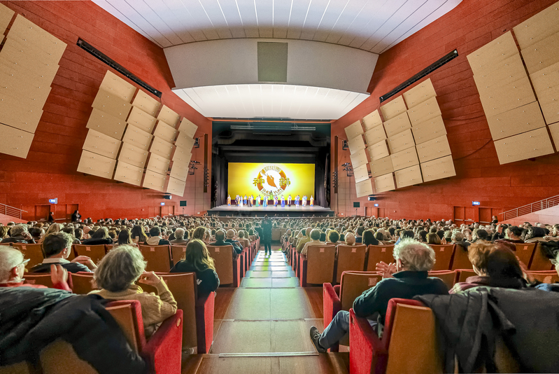 神韻意大利九城票房全售罄 資深參議員迎賀