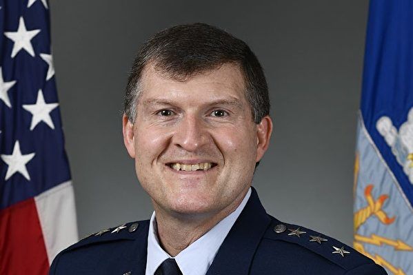 美國空軍負責戰略整合的副參謀長希諾特中將（Clinton Hinote）表示，中共若侵略台灣，美國會讓犯台變成「史上最艱難軍事行動之一」。（U.S. Air Force／維基百科）