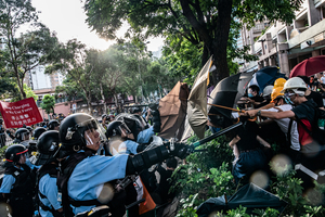 組圖：3萬港人光復上水遊行 爆警民衝突