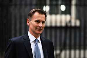 英財政大臣撤回政府稅收支出計劃