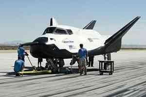 NASA研究型飛機出故障 肚皮著陸擦出火線