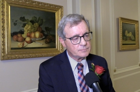 加拿大參議員麥克唐納(Michael L. MacDonald)接受採訪時表示,加拿大是主權國家,應受到尊重,對中共跨國鎮壓需持續警惕,並堅決反擊。(新唐人截圖)