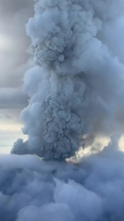 俄羅斯遠東地區堪察加半島克拉舍寧尼科夫火山(Krasheninnikov Volcano)噴發情景。(Handout / KRONOTSKY NATURE RESERVE / AFP)
