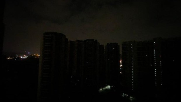 廣州、東莞等地2020年12月21日凌晨零時無預警停電約一個小時，漆黑一片。（微博圖片）