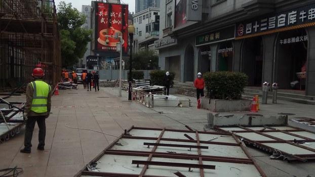 公民記者上海律師張展披露，目前武漢很多工廠繼續停工，感染和無症狀感染人數仍在上升。（張展提供）