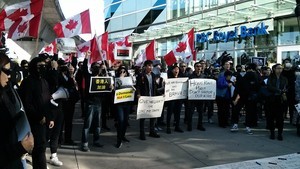 溫哥華集會譴責港府禁蒙面 高喊香港人反抗