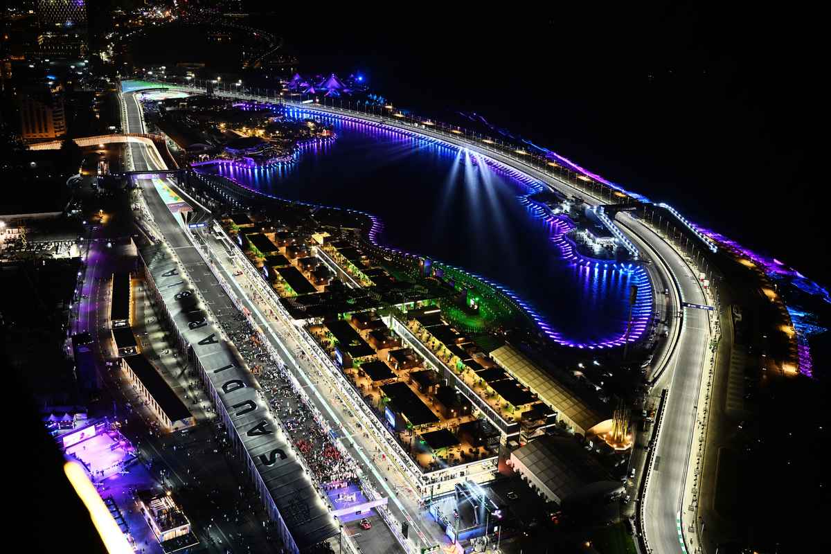 當地時間3月27日，2022賽季F1大獎賽第二站——沙特站正賽在吉達（Jeddah）賽道進行。這一條極具觀賞性、挑戰性和超高速的臨時街道賽道。（Clive Mason/Getty Images）