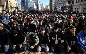 莫斯科突現百萬穆斯林禱告 令俄羅斯居民震驚