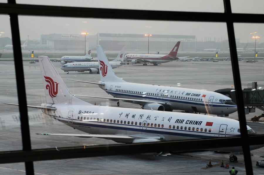 中共取消封控 往返中國的航班仍少