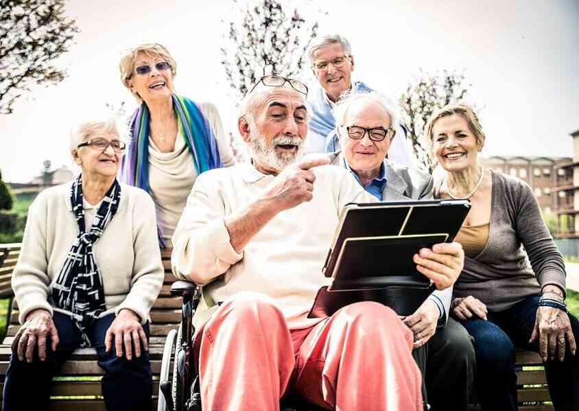 研究：幽默可助老年人應對老化 但注意一點