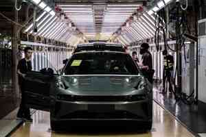 【名家專欄】中國電動汽車銷量暴跌再揭經濟疲弱