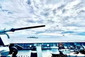 加拿大與澳洲軍艦共同穿越台灣海峽