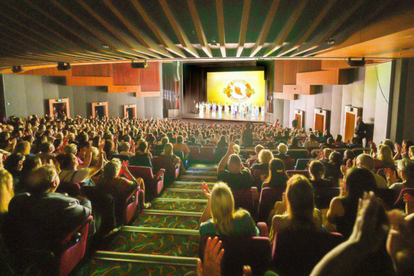 神韻澳洲黃金海岸一天兩場全爆滿 精英盛讚