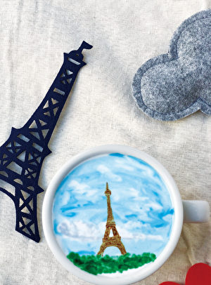 充滿法式浪漫的彩繪拉花「艾菲爾鐵塔」。（台灣廣夏提供）