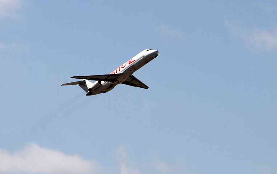 伊朗宣布暫時關閉領空 航空公司紛紛改道