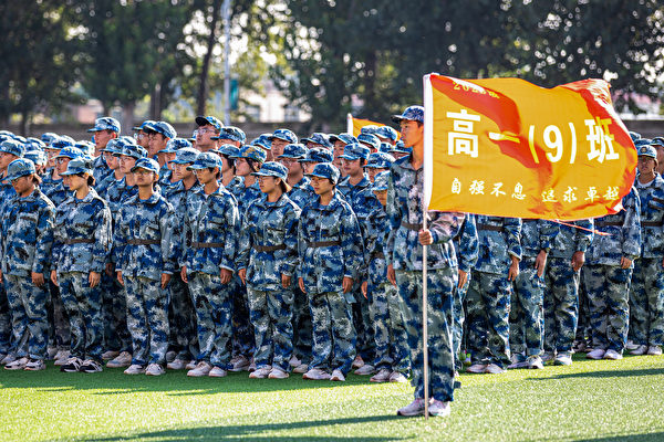 40℃高溫下軍訓 上海一女生猝死 官方壓輿論