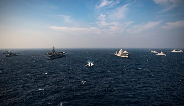 圖為2020年11月20日，美國海軍尼米茲號航母（CVN-68）與印度、日本、澳洲海軍，在印度洋進行了馬拉巴爾（Malabar 2020）演習。（美國海軍）