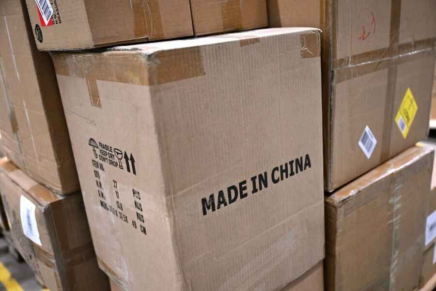 加徵關稅後 中國輸美小包裹總價值暴跌40%