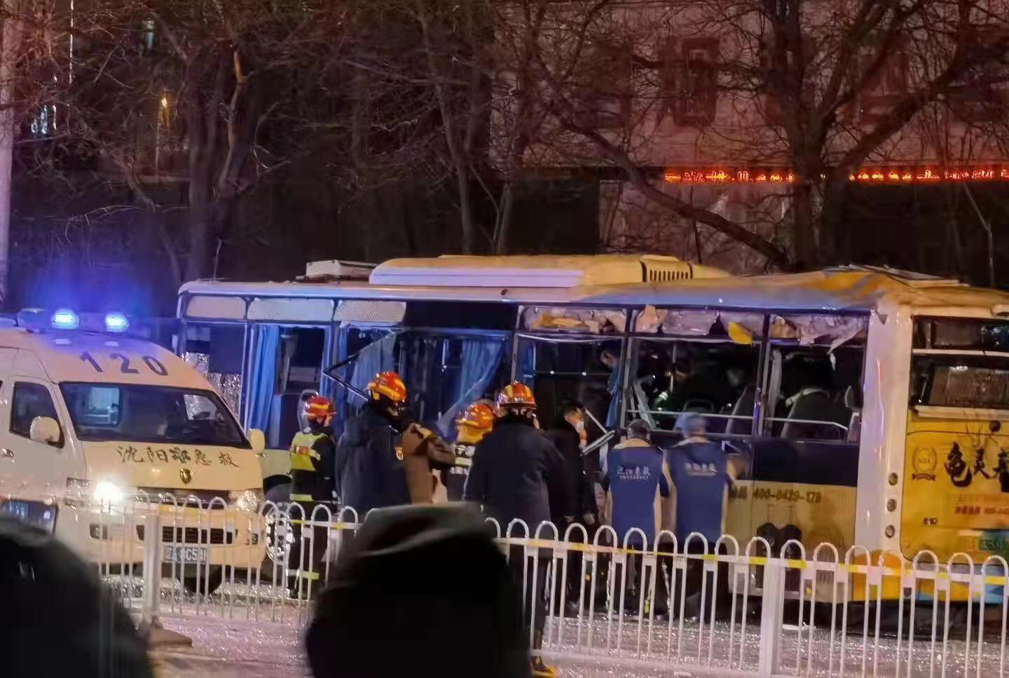 2022年2月12日17時55分，瀋陽市皇姑區黃河大街一輛巴士發生爆炸。（受訪者提供）