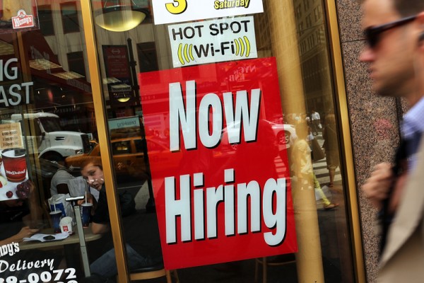 美國9月職位空缺仍激增 勞動力市場未能降溫