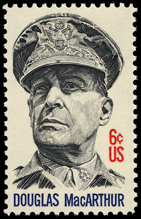 1971年美國發行的麥克阿瑟六分錢紀念郵票。（公有領域）
