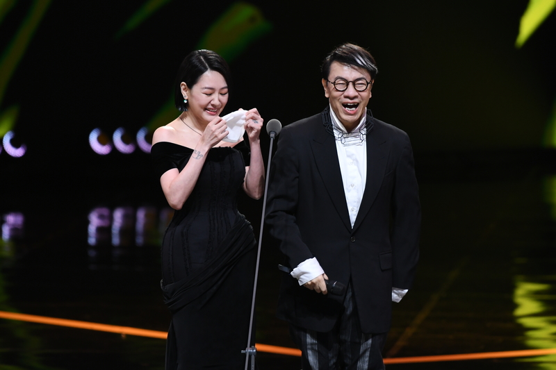 蔡康永和小S(徐熙娣)在第60屆金鐘獎頒獎禮上同台資料圖片。(三立提供)