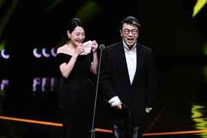 蔡康永曝小S送超大賀卡 幽默互動笑翻網民